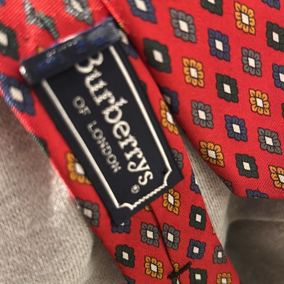 Burberry’s Of London Silk Tie - Picture 2 of 5
